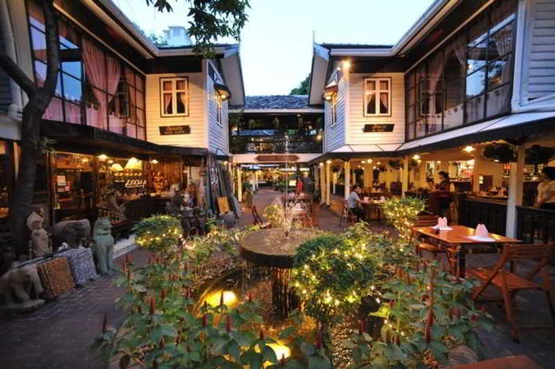 Silom Village Inn Bangkok Exteriör bild