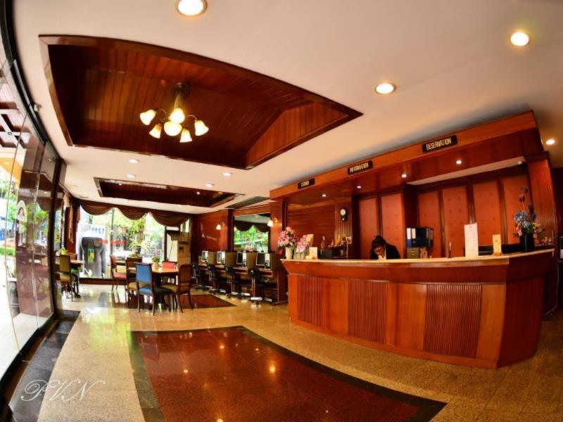 Silom Village Inn Bangkok Exteriör bild