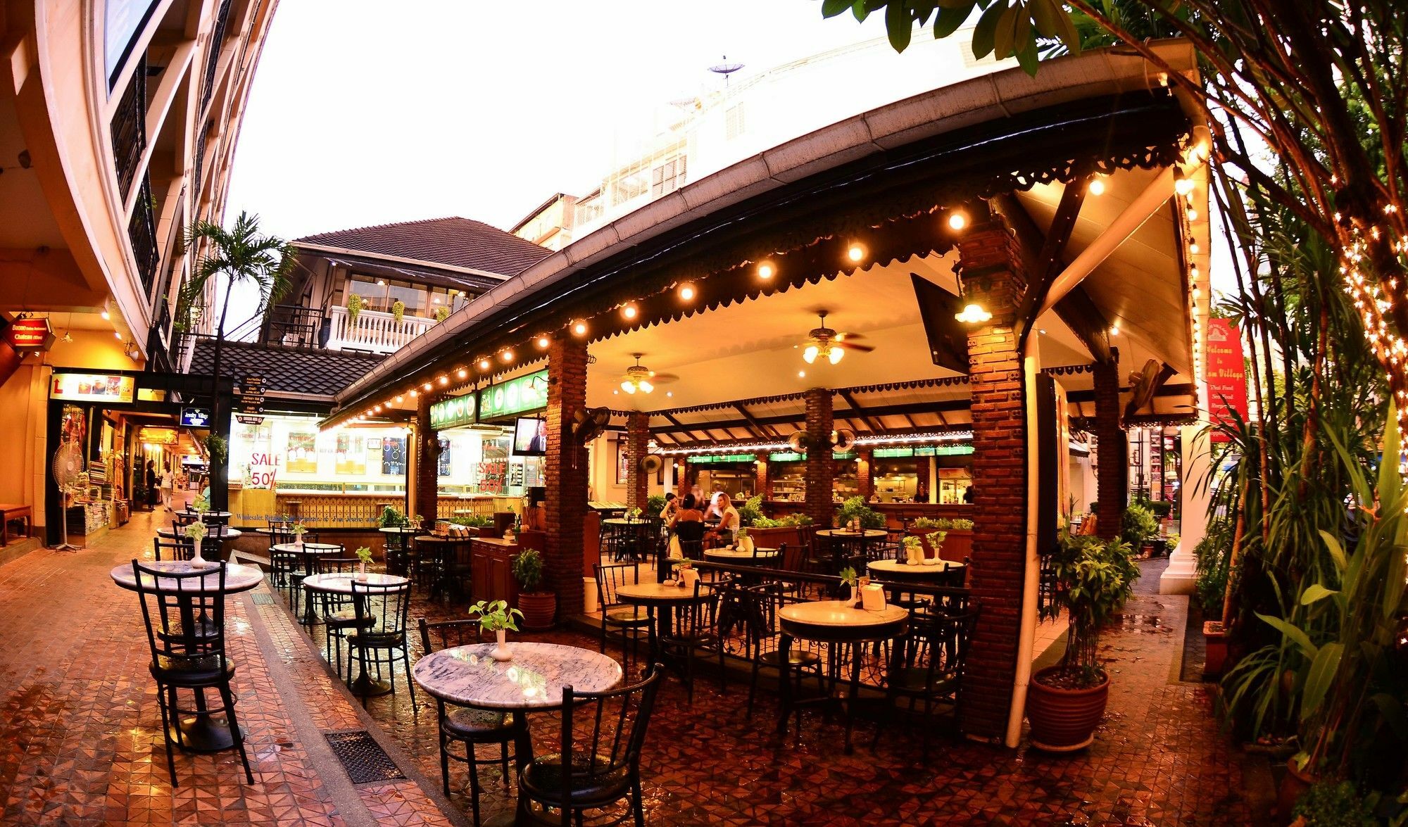Silom Village Inn Bangkok Exteriör bild