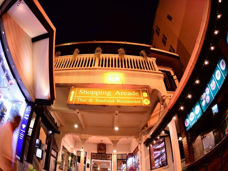 Silom Village Inn Bangkok Exteriör bild