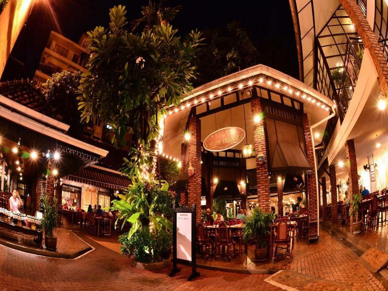 Silom Village Inn Bangkok Exteriör bild