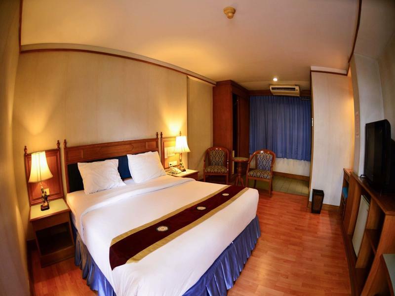 Silom Village Inn Bangkok Exteriör bild