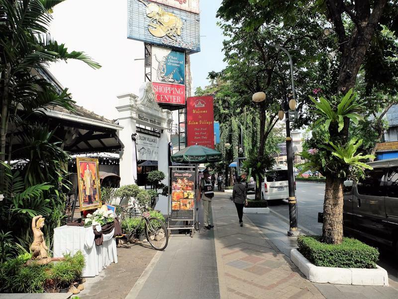 Silom Village Inn Bangkok Exteriör bild