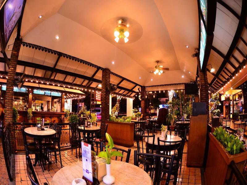 Silom Village Inn Bangkok Exteriör bild